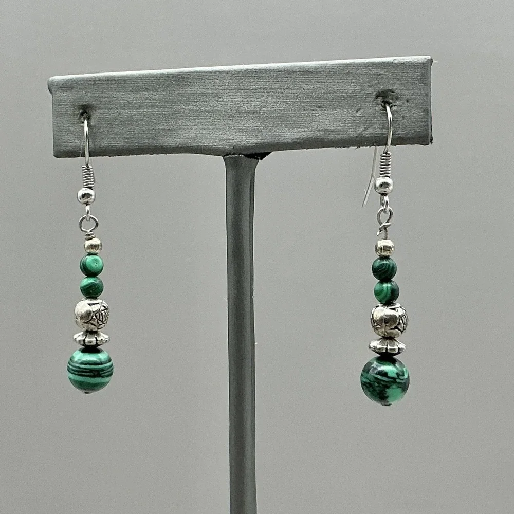 Earrings Green‎ Stone Beaded Dangle Drop Womens Silver Tone Flower Boho Jewelry